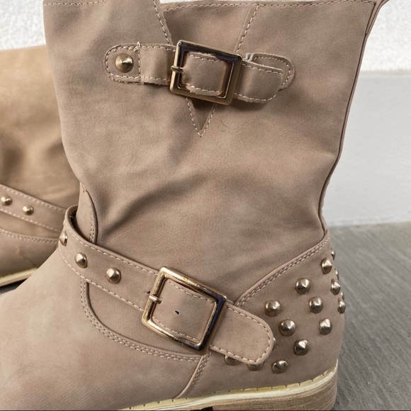 Boots 👢 - Picture 4 of 5